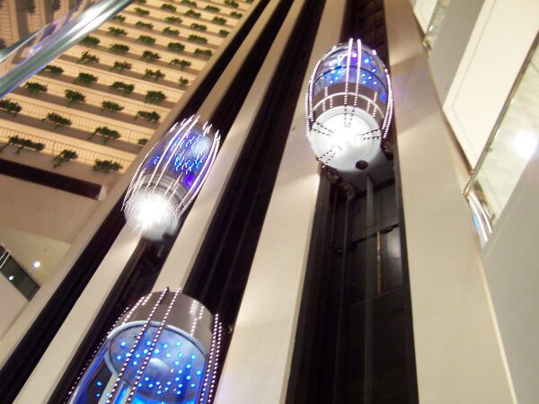1600px-Pan_Pacific_Singapore_Elevators